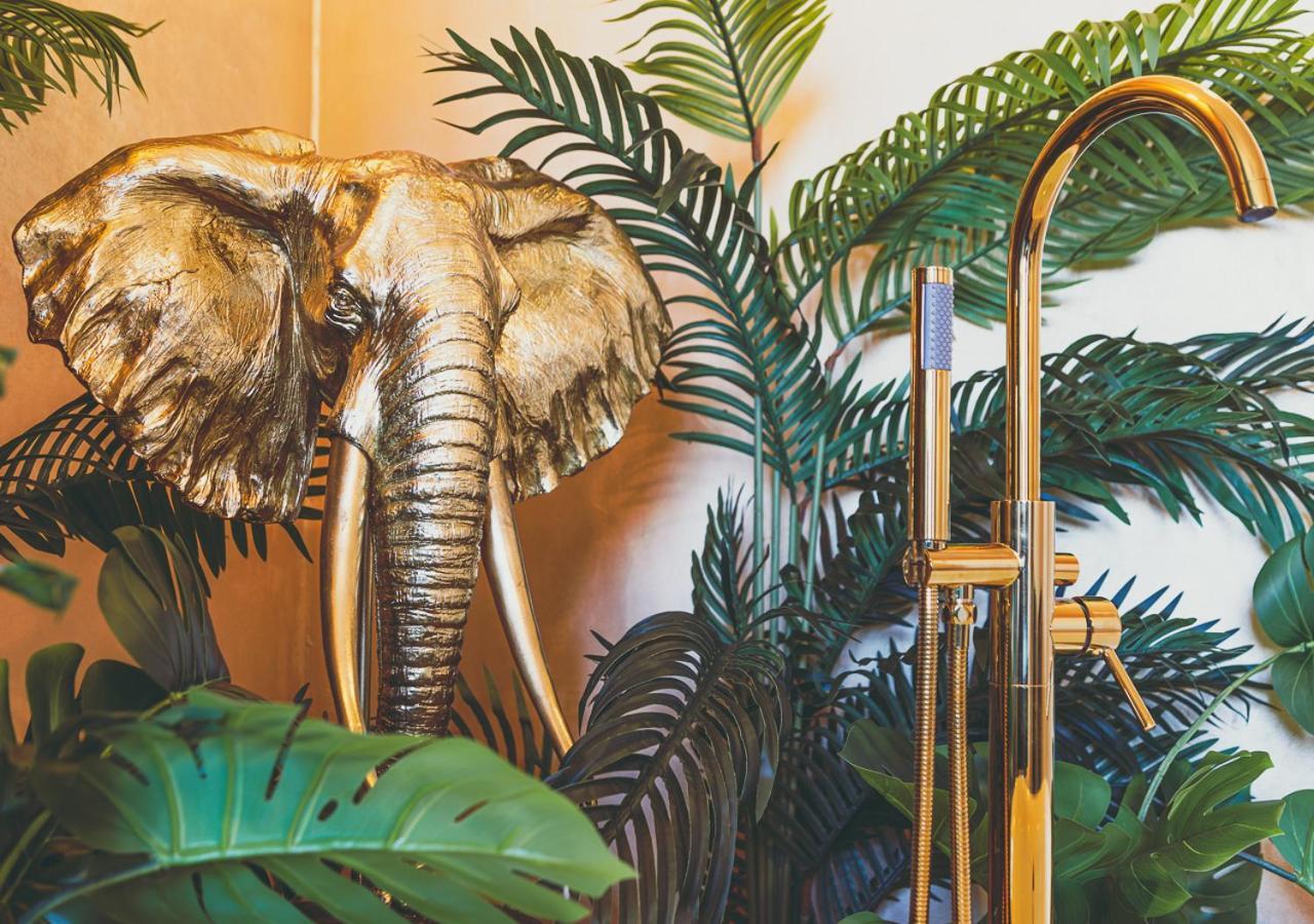 Jungle Suite --- Vasca In Camera Turín Exterior foto